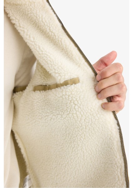 Regular Fit Dik Yaka İçi Pelüşlü Fermuarlı Cepli Yelek