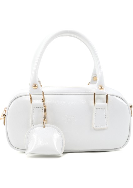 Kırışık Dokulu Beyaz SHK207 Suni Deri Charm Detaylı Fermuarlı ,askılı El, Kol ve Omuz Çantası