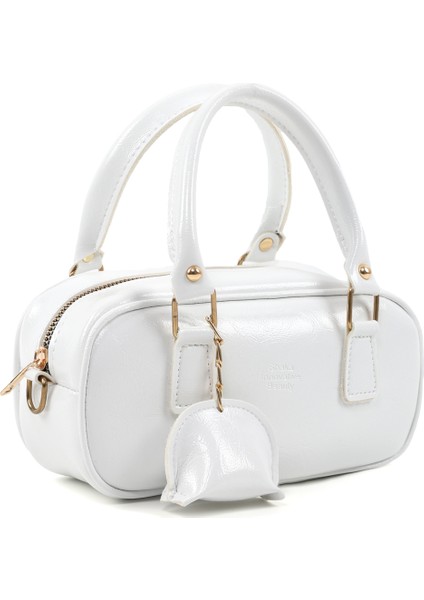 Kırışık Dokulu Beyaz SHK207 Suni Deri Charm Detaylı Fermuarlı ,askılı El, Kol ve Omuz Çantası fiyatları