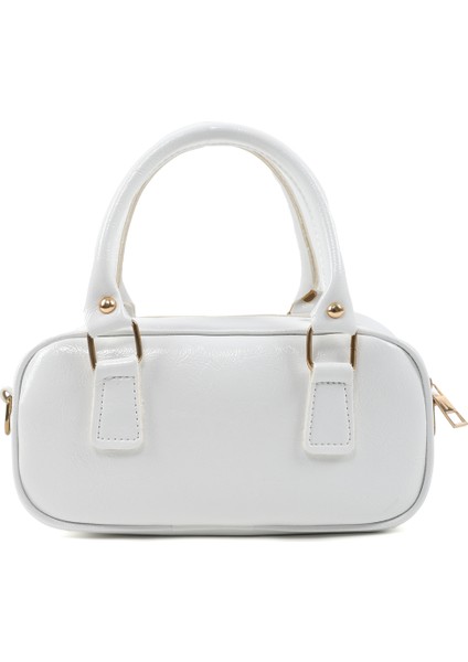 Kırışık Dokulu Beyaz SHK207 Suni Deri Charm Detaylı Fermuarlı ,askılı El, Kol ve Omuz Çantası modelleri