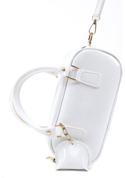 Kırışık Dokulu Beyaz SHK207 Suni Deri Charm Detaylı Fermuarlı ,askılı El, Kol ve Omuz Çantası