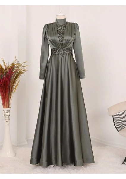 Omuzları Beli ve Önü Boncuklu Saten Tesettür Düğün Uzun Abiye Elbise