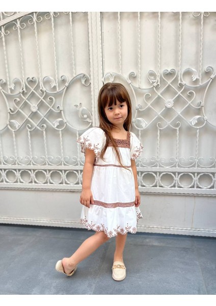 Kız Çocuk Nakış ve Dantel Detaylı Pamuklu Yazlık Beyaz Elbise fiyatları