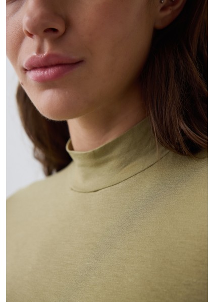 Haki Yarım Balıkçı Yaka 3/4 Kollu Slim Fit Üst