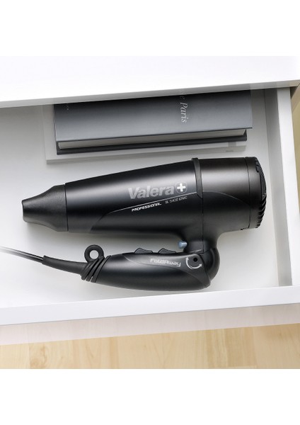 Black Swiss Light 5400 Iyonlaştırıcılı Hava Yoğunlaştırıcılı Ultra Sessiz Katlanabilir Profesyonel Saç Kurutma Makinesi 1800 W Siyah modelleri