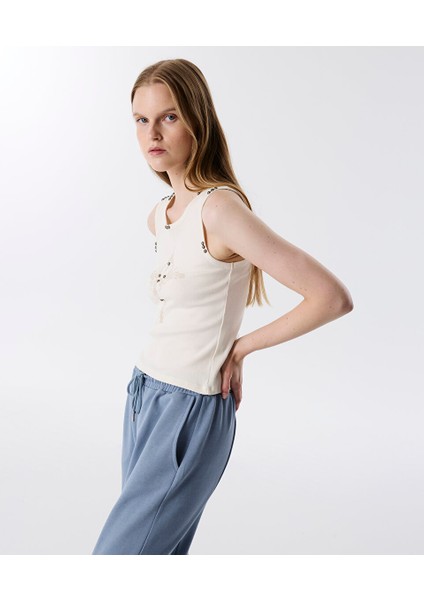 METAL AKSESUARLI TİŞÖRT TW6250070046018 fiyatları