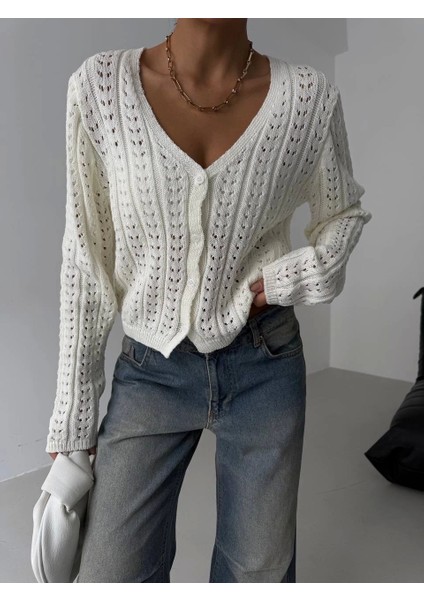 Küçük Düğmeli Küçük Örgülü Triko Hırka Beyaz