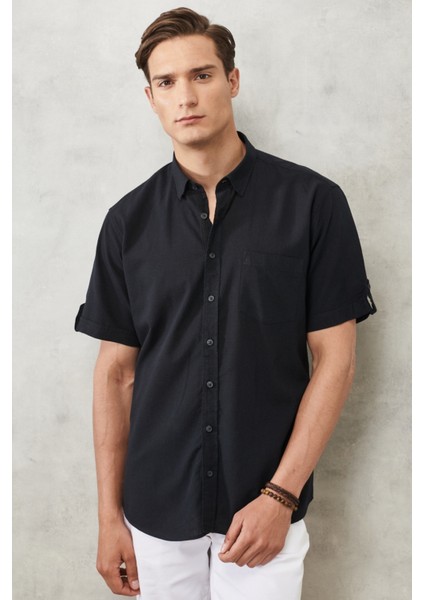 Erkek Siyah Comfort Fit Rahat Kesim Düğmeli Yaka Keten Görünümlü %100 Pamuk Kısa Kollu Gömlek