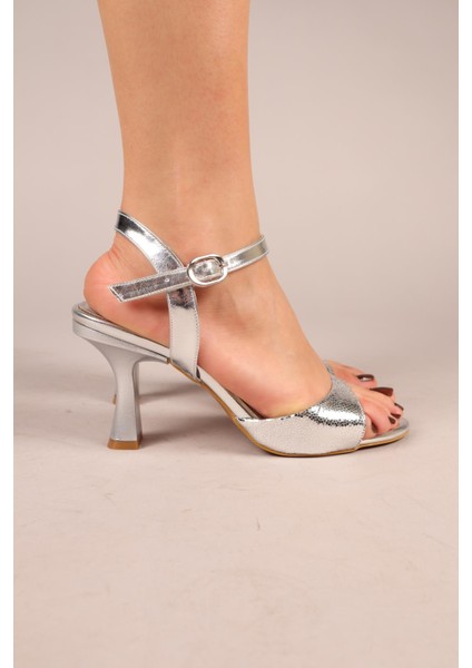 Lumıere Dokulu Tek Bant Topuklu Ayakkabı Gümüş indirimleri