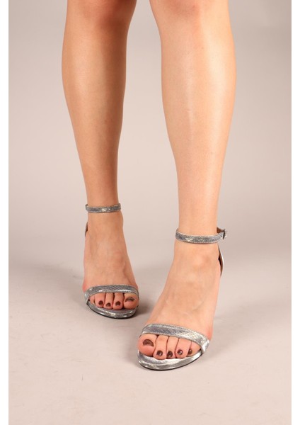 Ophıra Yılan Desenli Tek Bant Topuklu Ayakkabı Platin modelleri