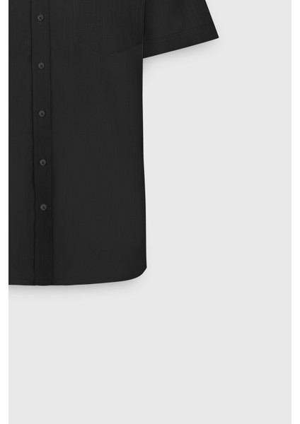 Erkek Siyah Comfort Fit Rahat Kesim Düğmeli Yaka Keten Görünümlü %100 Pamuk Kısa Kollu Gömlek