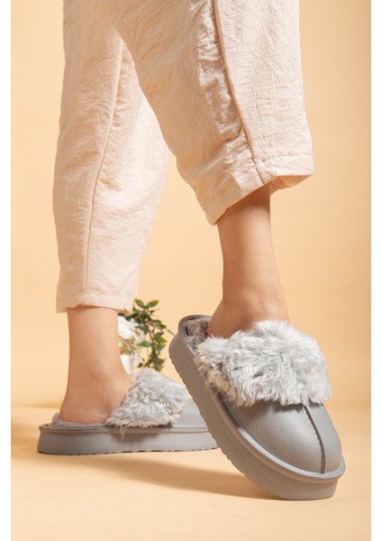 Kadın Peluşlu Yumuşak Hafif Ses Yapmayan Kaymaz Eva Taban Kışlık Ev Terliği