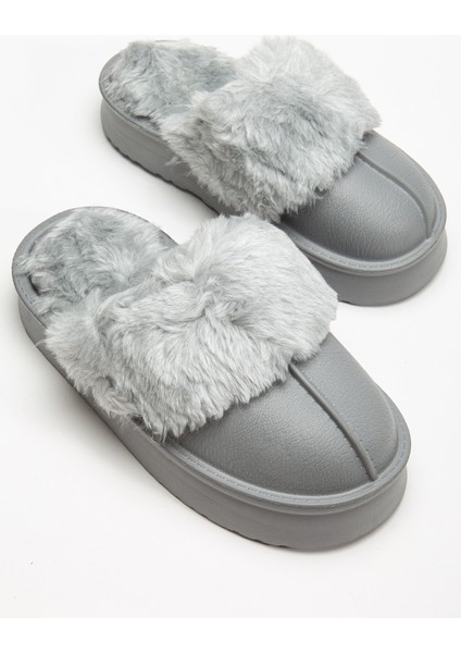 Kadın Peluşlu Yumuşak Hafif Ses Yapmayan Kaymaz Eva Taban Kışlık Ev Terliği