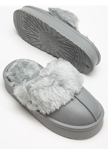 Kadın Peluşlu Yumuşak Hafif Ses Yapmayan Kaymaz Eva Taban Kışlık Ev Terliği