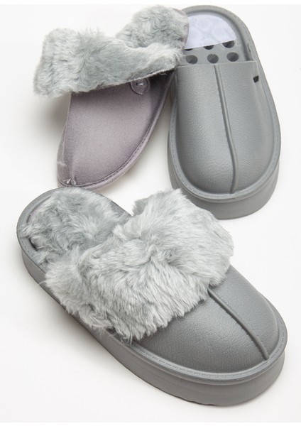 Kadın Peluşlu Yumuşak Hafif Ses Yapmayan Kaymaz Eva Taban Kışlık Ev Terliği