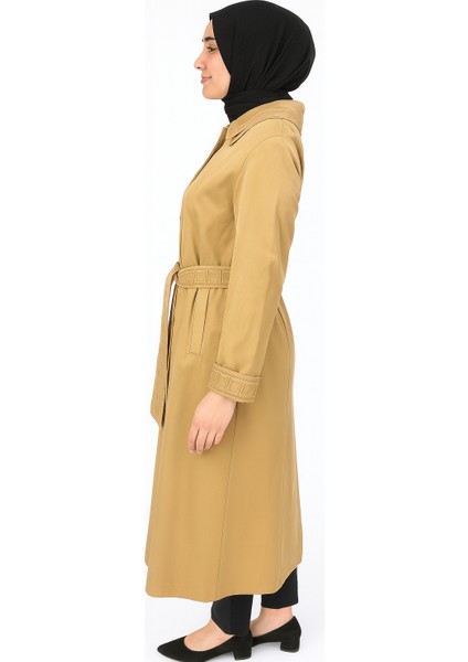 Kadın Camel Kemerli Uzun Kap - Şık Düğmeli Tesettür Dış Giyim