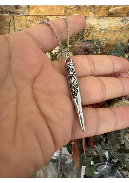 Kanas Kurşun (Mermi) Desen Kolye – Gümüş Renk Keskin Nişancı Temalı Unisex Metal Takı