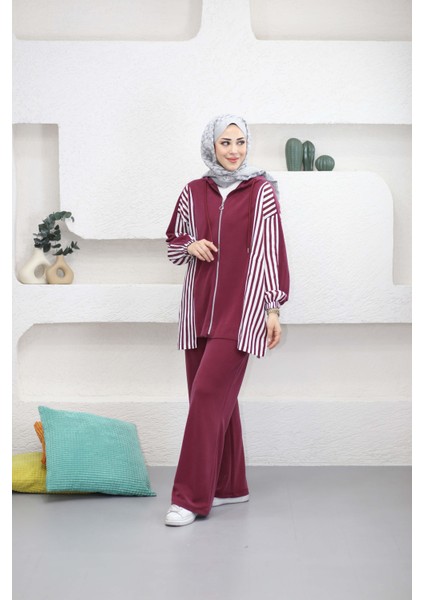 Yan Çizgili Pantolonlu Takım