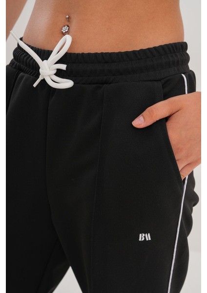 Kadın Siyah Tam Fermuarlı Şeritli Eşofman Takımı – Rahat ve Şık Spor Stil