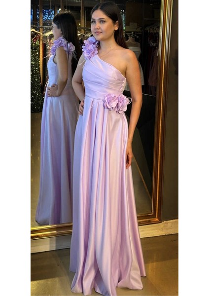 Lila Tek Omuzlu Çiçek Detaylı Kloş Etekli Saten Uzun Abiye Elbise 7659 fiyatları