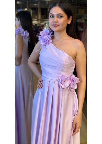 Lila Tek Omuzlu Çiçek Detaylı Kloş Etekli Saten Uzun Abiye Elbise 7659 modelleri