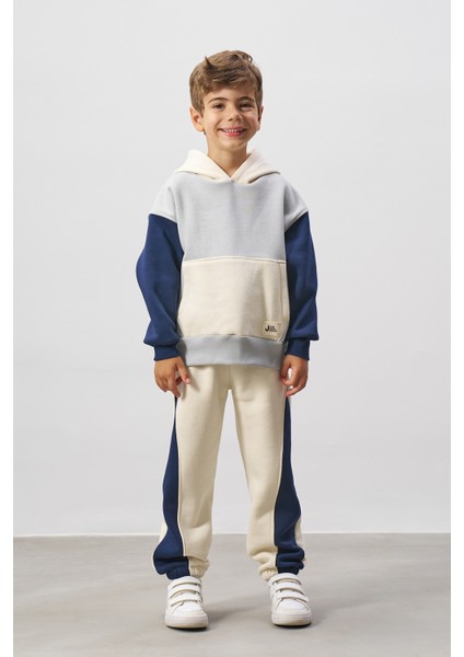 Renk Bloklu Kapşonlu Erkek Çocuk Alt Üst Eşofman Takımı modelleri