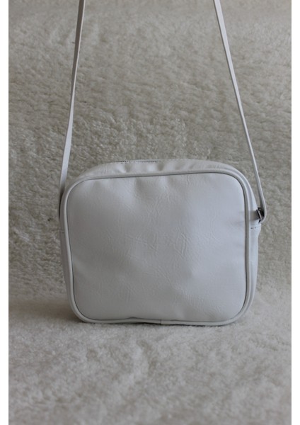 Perra Beyaz Çapraz Çanta