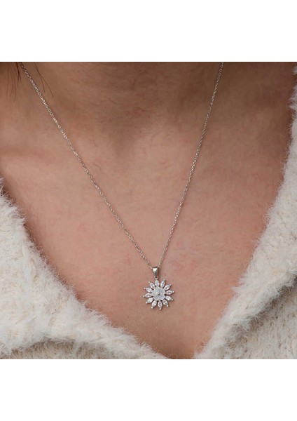 Gümüş Beyaz Manolya Çiçeği Kadın Kolye indirimleri