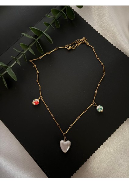 Çelik Kalp Detaylı Üç Figürlü Kolye