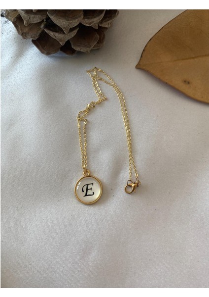 E Harfli Kolye Altın Renk