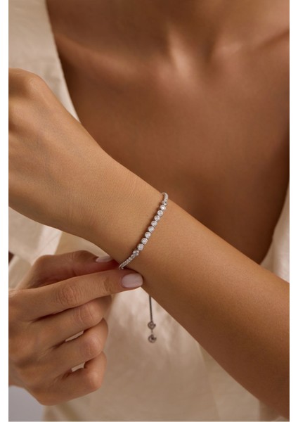 925 Ayar Gümüş Rodyum Kaplama Ayarlanabilir Asansörlü Su Yolu Sıralı 4 mm Taşlı Model Bileklik modelleri