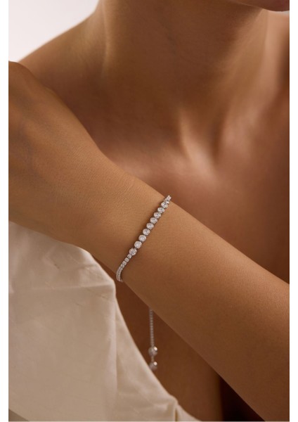 925 Ayar Gümüş Rodyum Kaplama Ayarlanabilir Asansörlü Su Yolu Sıralı 4 mm Taşlı Model Bileklik indirimleri