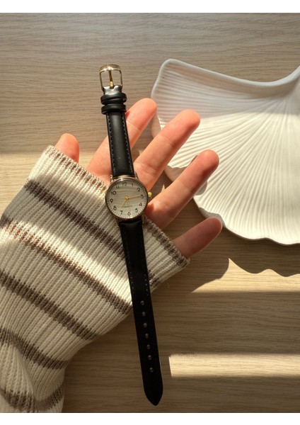 Retro Minimal Deri Kordon Vintage Kadın Kol Saati