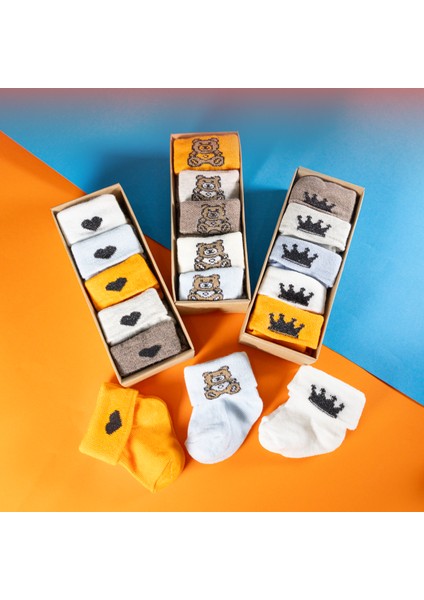 15 Çift Erkek Bebek Çorap Kutulu Patik Boy – Ayıcık, Taç ve Kalp Desenli, Pamuklu