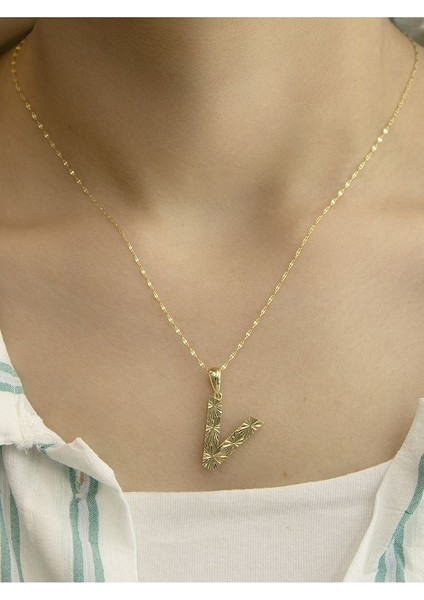 ZEYNEPLİ GOLD 14 Ayar Altın Büyük Füzyon V Harfli Kolye