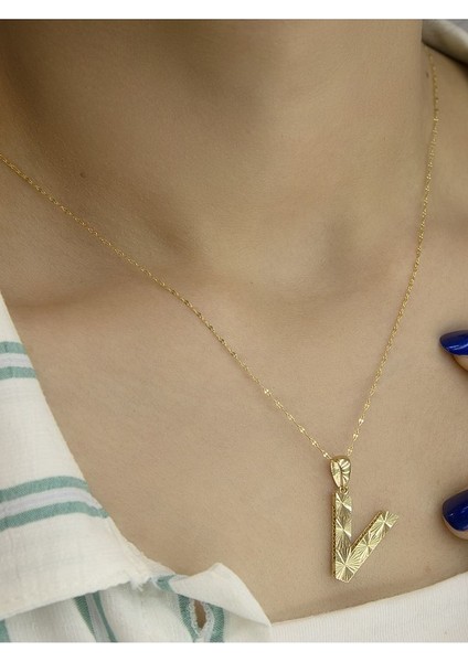 ZEYNEPLİ GOLD 14 Ayar Altın Büyük Füzyon V Harfli Kolye fiyatları