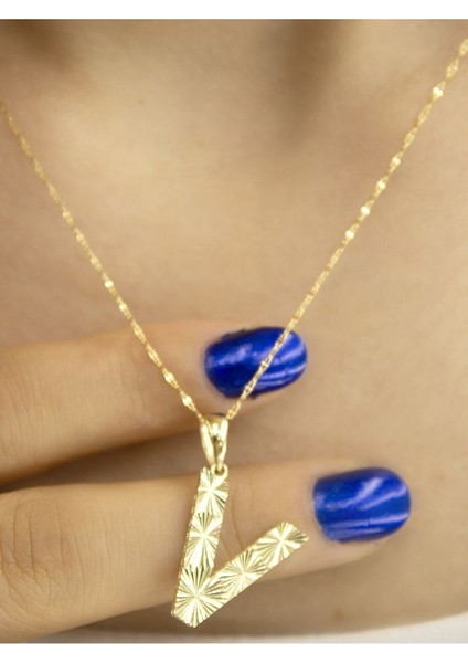 ZEYNEPLİ GOLD 14 Ayar Altın Büyük Füzyon V Harfli Kolye modelleri