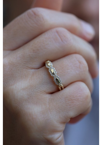 14 Ayar Altın Taş Çerçeveli Oval Geometrik Yüzük