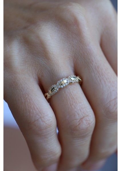 14 Ayar Altın Taş Çerçeveli Oval Geometrik Yüzük fiyatları