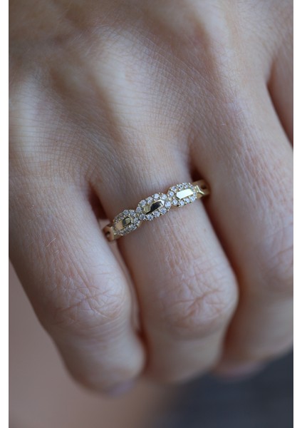 14 Ayar Altın Taş Çerçeveli Oval Geometrik Yüzük modelleri