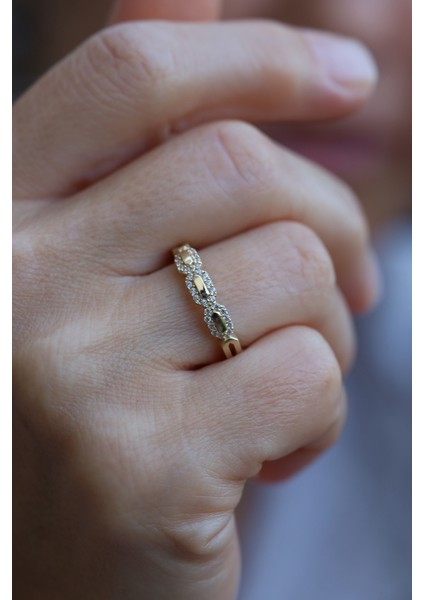 14 Ayar Altın Taş Çerçeveli Oval Geometrik Yüzük fırsatları