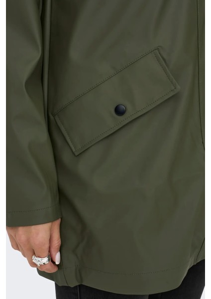 Kadın Onlelısa Kapüşonlu Yağmurluk Mont 15261734 Haki fırsatları