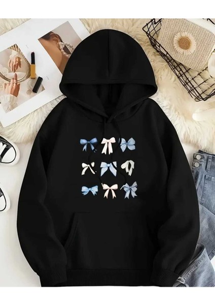 Mavi ve Beyaz Kurdeleler Baskılı Kapüşonlu Cepli Pamuklu Siyah Sweatshirt