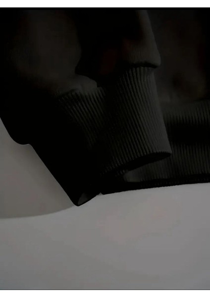 Ay Kelebek Baskılı Bisiklet Yaka Siyah Sweatshirt modelleri