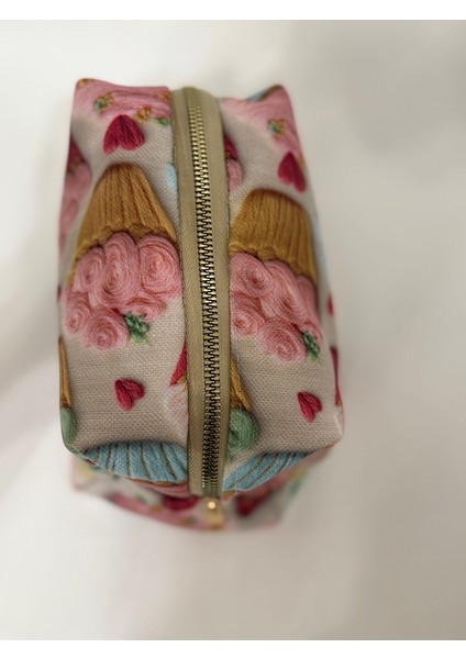 Cupcake Desenli Makyaj Çantası modelleri