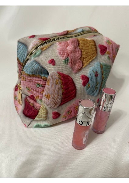 Cupcake Desenli Makyaj Çantası fırsatları