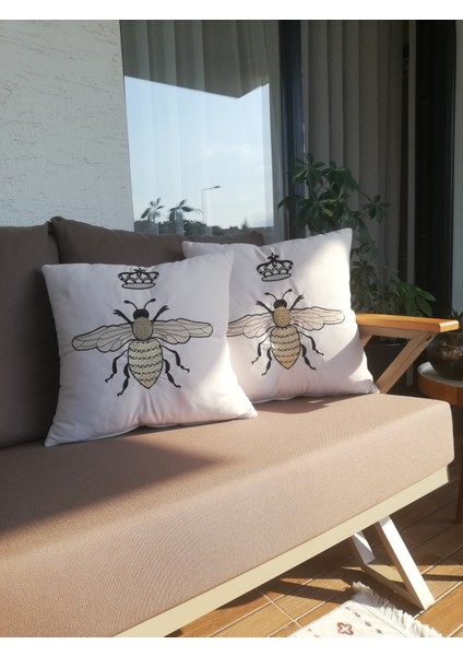 Queen Bee Detaylı Nakış Kırlent Kılıfı 2'li Set fırsatları