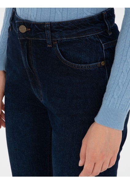 Kadın Lacivert Straight Fit Jean Pantolon 50318007-VR033 indirimleri