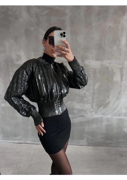 Beli Büzgülü Crop Deri Ceket Siyah fırsatları