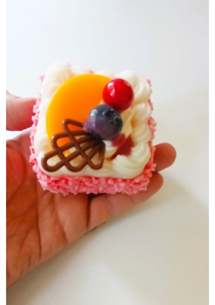 3D Pasta Tasarımlı Mutfak Buzdolabı Magneti Gerçekçi Detaylı Meyve ve Krema Motifli Dekoratif Magnet fırsatları